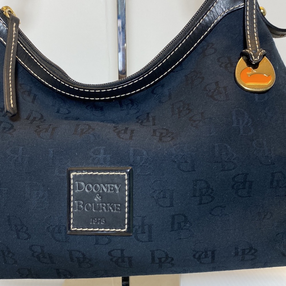 Dooney & Bourke Slouch shoulder bag - Picture 3 of 16